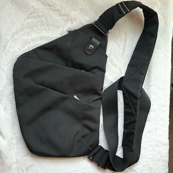 Vadoo Shoulder Sling Crossbody Bag - Picture 1 of 5